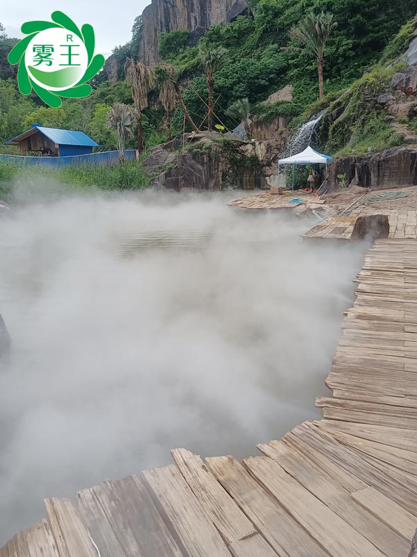 霧王霧森系統(tǒng)噴霧造景，智能水霧編織羊山景區(qū)清涼水墨仙居